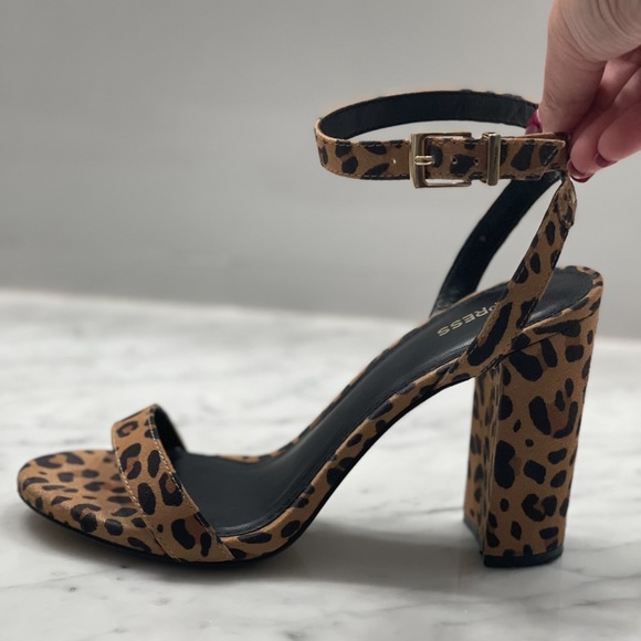 Express Heels - Picture 2 of 4